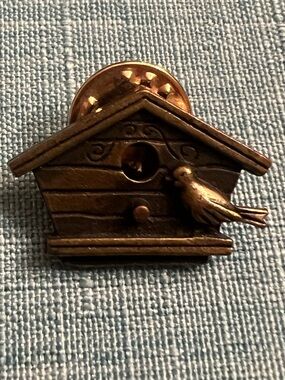 JJ Jonette bird house and bird lapel pin